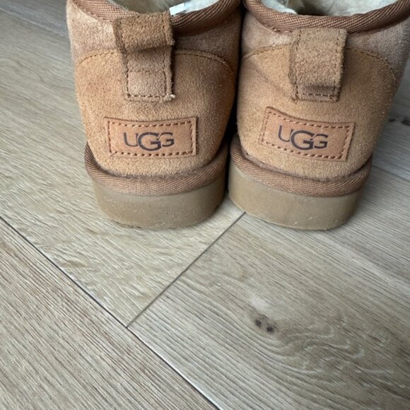UGG classic ultra mini boots - Picture 3 of 6